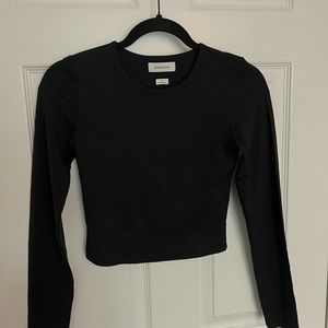 Aritzia babaton contour crew cropped long sleeve - size S